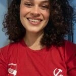 QUEM CHEGA PRIMEIRO – Um conto de Deborah Cordeiro
